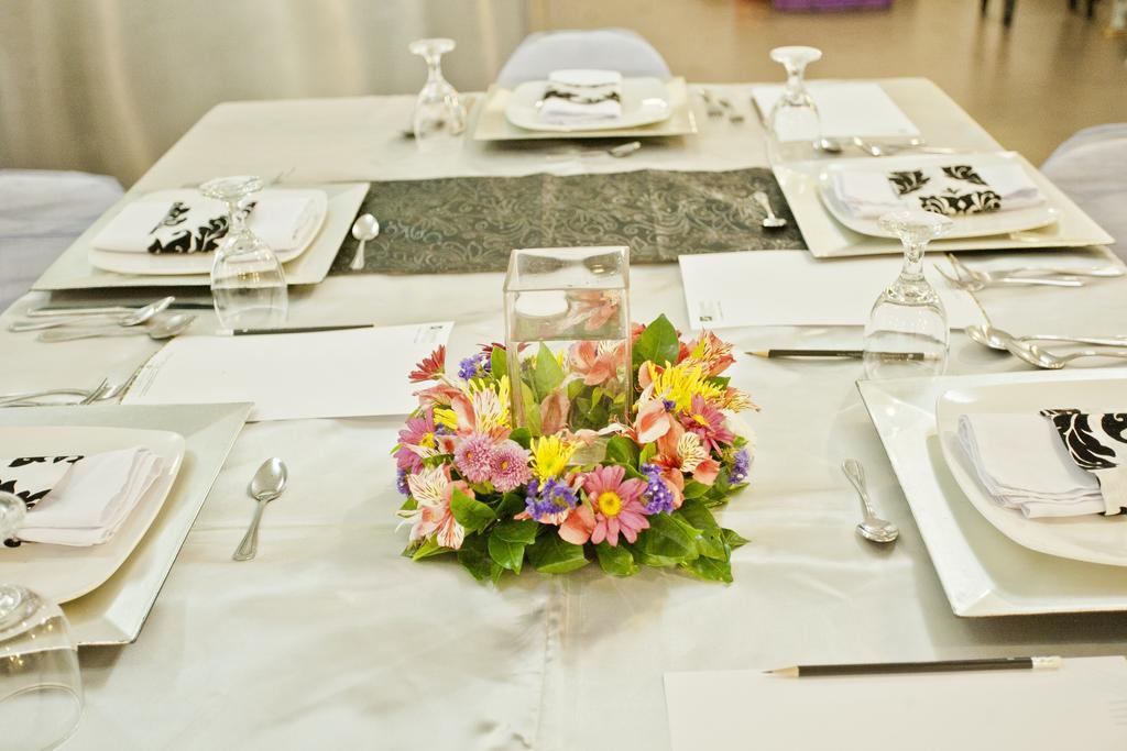 The Exchange Regency Residence Hotel Managed By Hii Pasig City Esterno foto