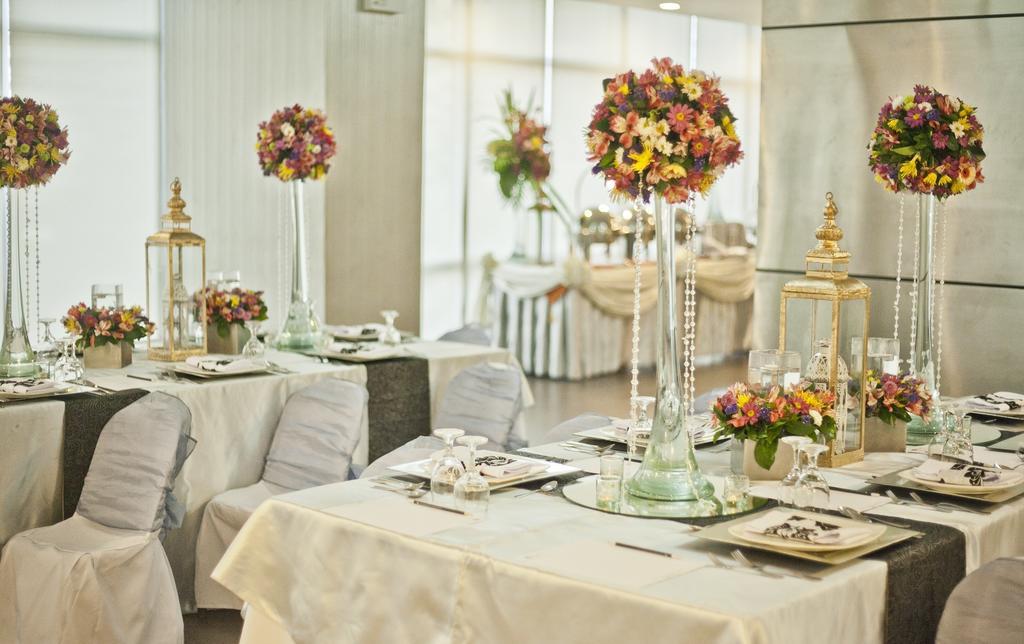The Exchange Regency Residence Hotel Managed By Hii Pasig City Esterno foto