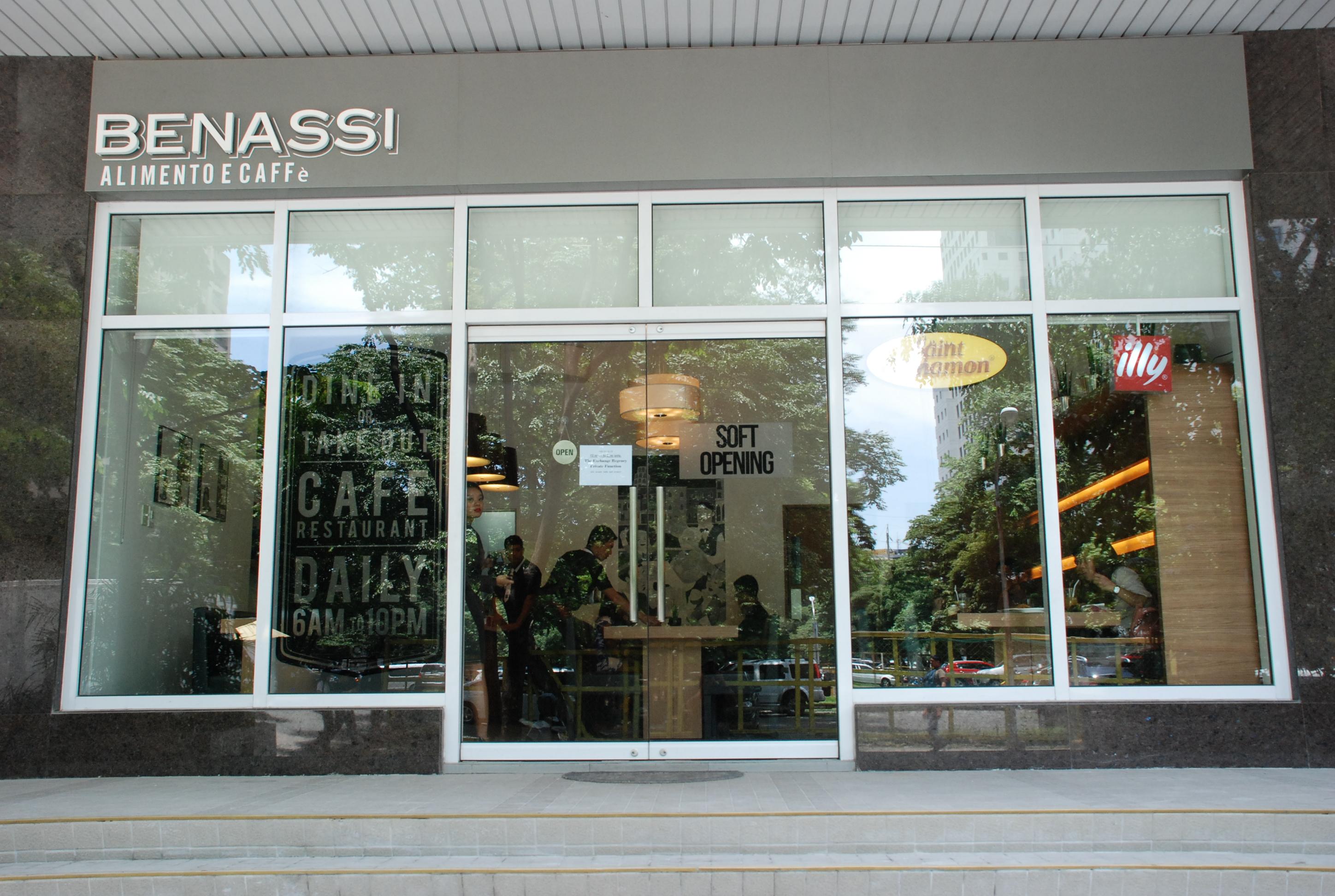 The Exchange Regency Residence Hotel Managed By Hii Pasig City Esterno foto