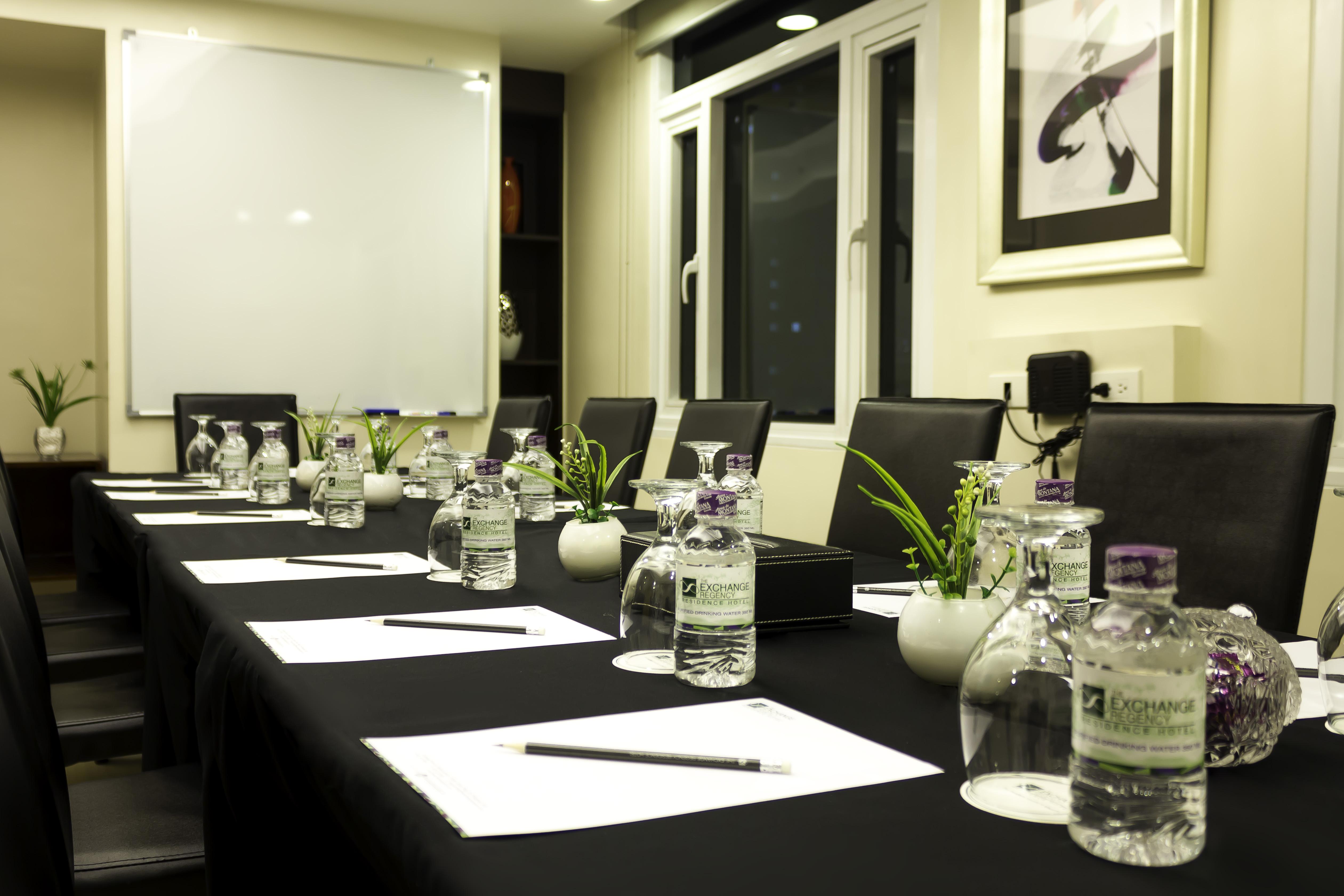 The Exchange Regency Residence Hotel Managed By Hii Pasig City Esterno foto