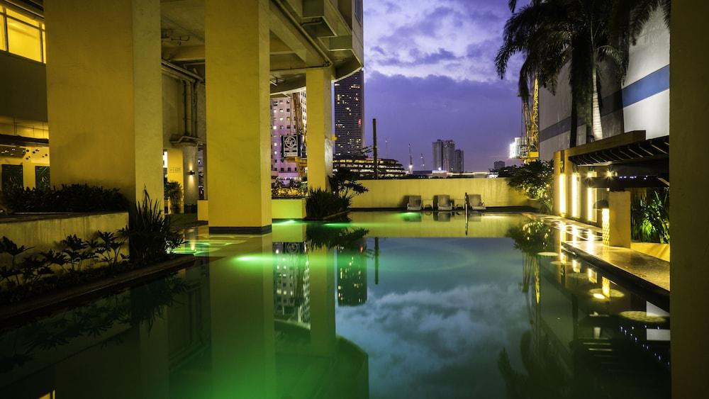 The Exchange Regency Residence Hotel Managed By Hii Pasig City Esterno foto
