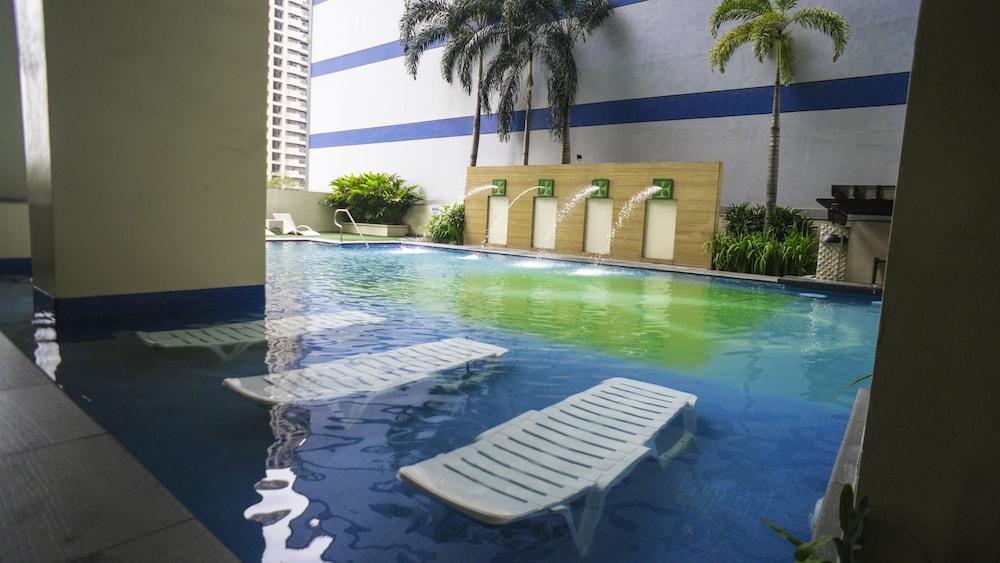 The Exchange Regency Residence Hotel Managed By Hii Pasig City Esterno foto
