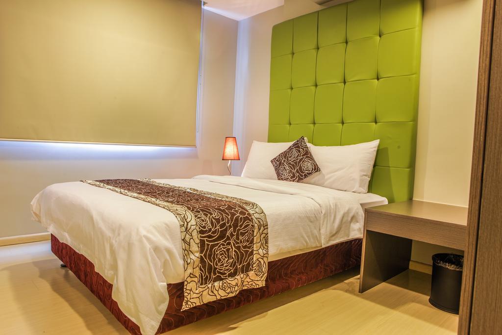 The Exchange Regency Residence Hotel Managed By Hii Pasig City Esterno foto